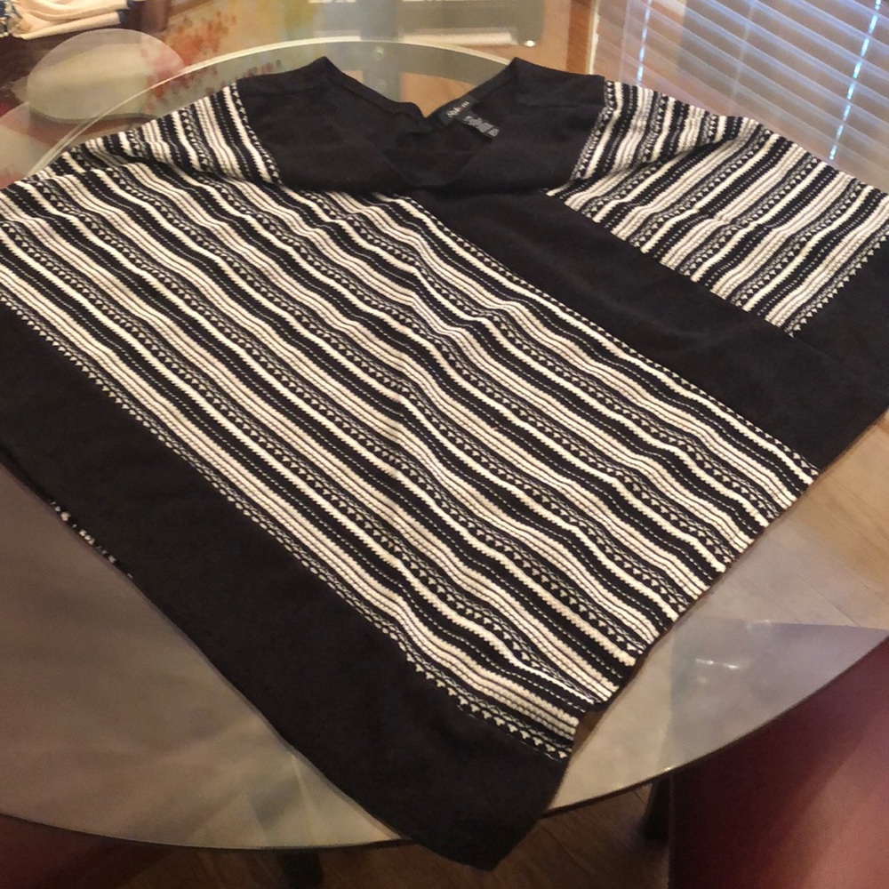 Style & co. Black and white poncho